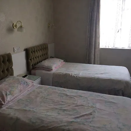فندق Sandranne 2*